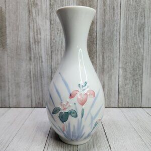 Vintage Japanese Hand Painted Porcelain Vase Floral Design White 7.25'' Tall